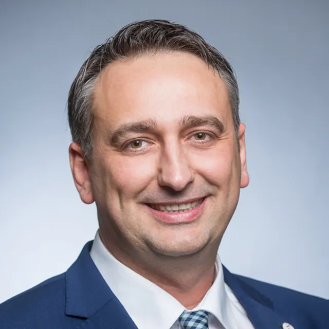 Portrait Sebastian E. Hucz